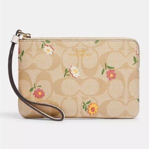 BNWT Coach Wristlet